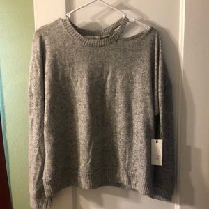 ActiveUSA medium top- very soft with shoulder cut